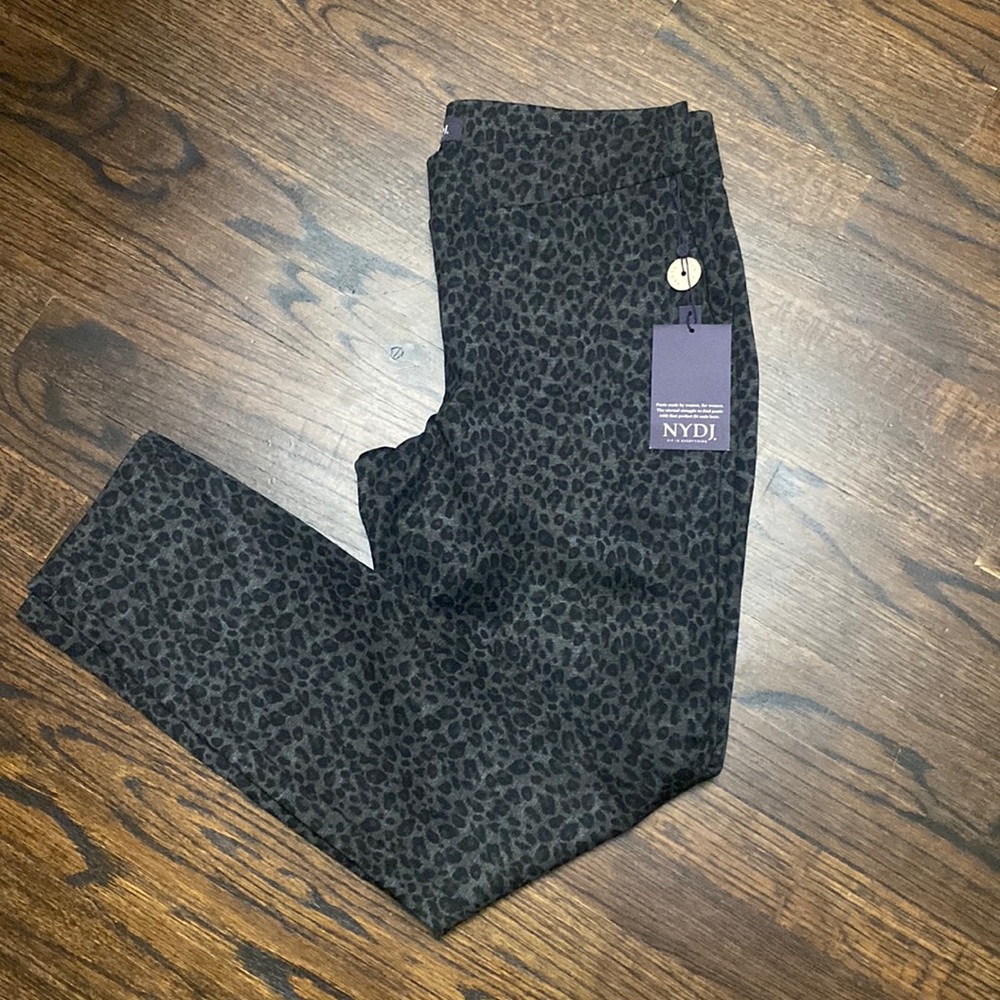 NWT Brand new NYDJ basic leggings.
